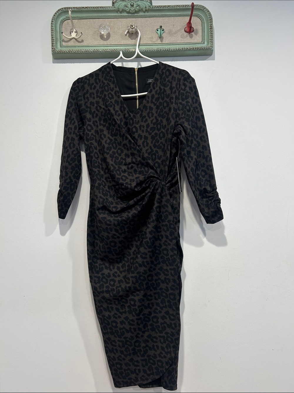 Tahari Black brown Leopard Print Twist-Front faux wrap Midi Dress women’s 6 new